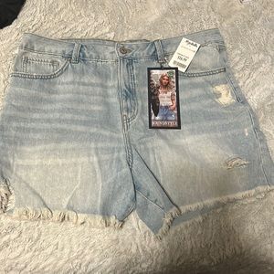 NWT Size 16 Jean shorts Soundstyle brand